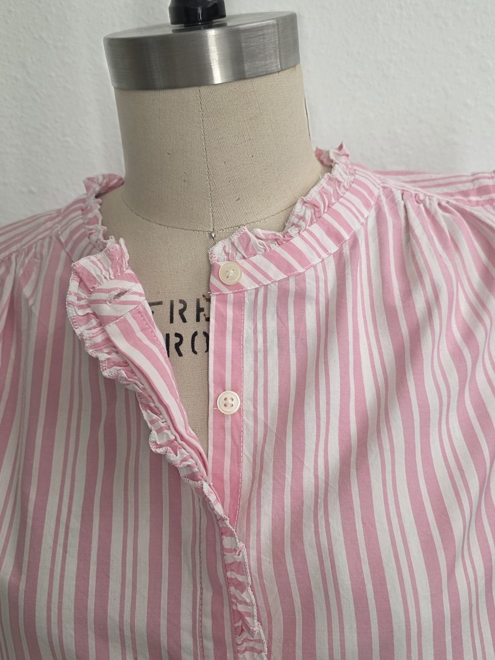 LOFT Pink & White Striped Ruffle Blouse | Sleeveless Feminine Top Size M - Picture 6 of 7